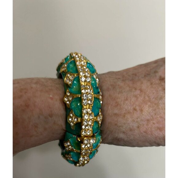 Rare ViTG 1960's Era Kenneth Jay Lane Turquoise Crystals Gold Tone Hinged Bangle - Picture 9 of 11
